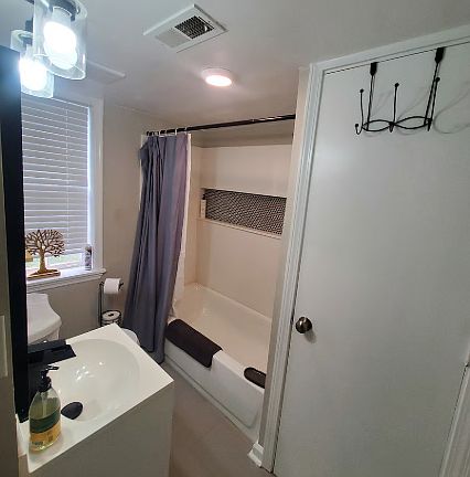 2nd image of 2641 W Rugby Ave