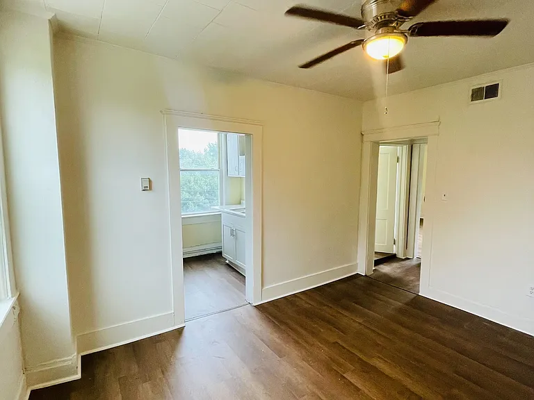 537 E Washington St #3 — Photo 14