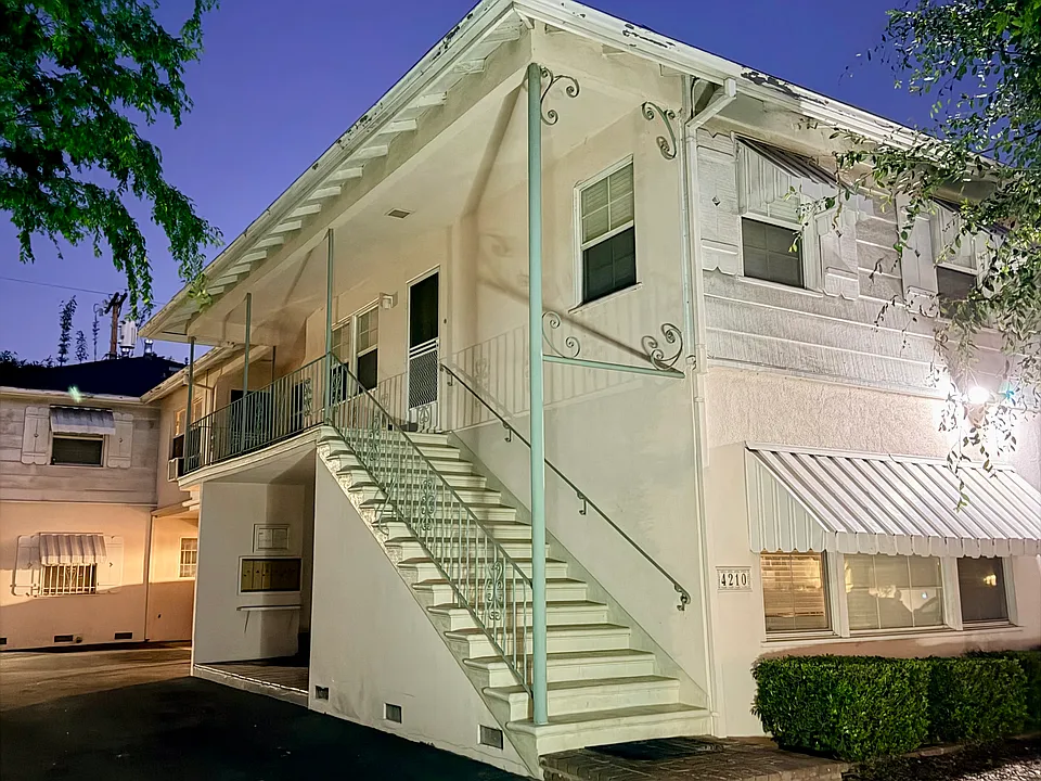 4210 Cahuenga Blvd #3