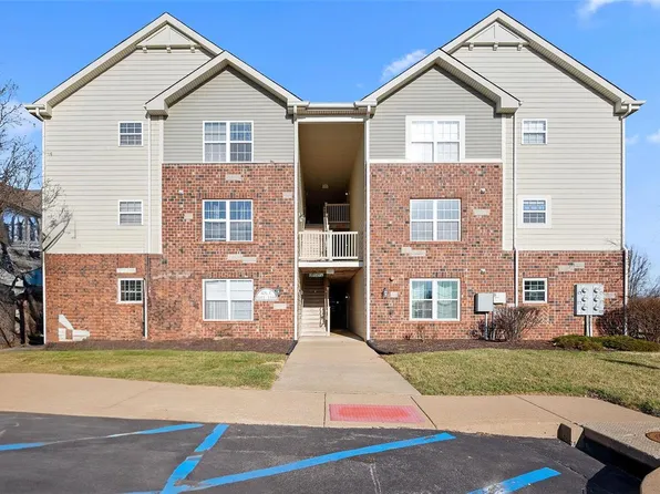 1324 Piedmont Cir, Saint Peters, MO 63304