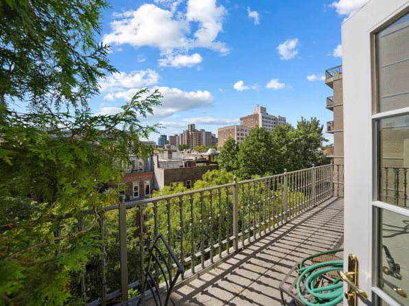 336 West 23rd Street image 10 of 25