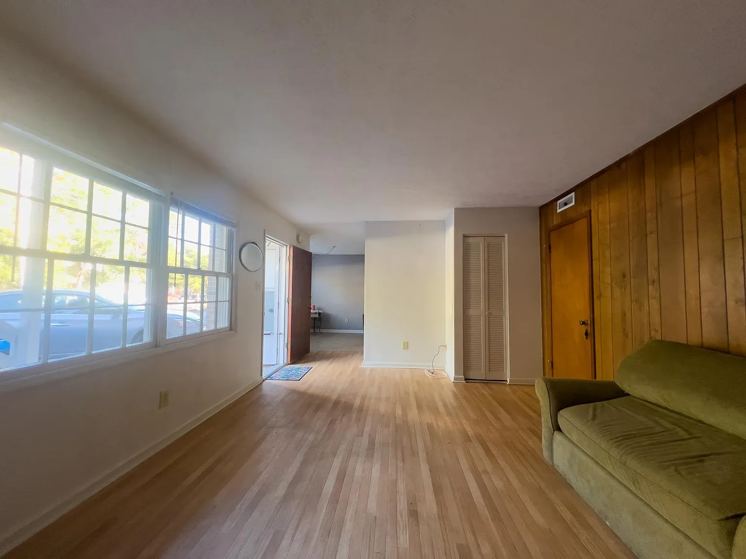 2 bed, 1.5 bath, 900 sqft, $1,400 — Photo 2