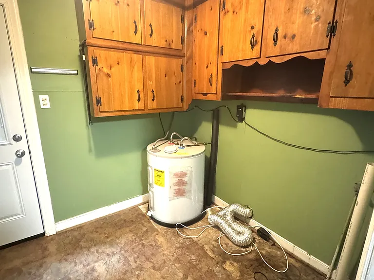 8709 Avalon Dr — Photo 17
