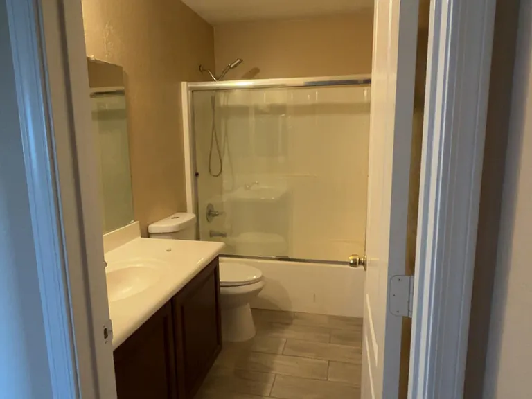 6037 S 30th Dr — Photo 10