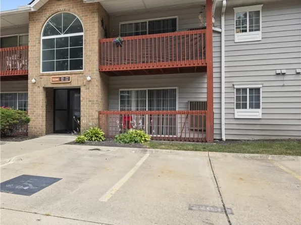 27087 Oakwood Cir APT 102Y, Olmsted Falls, OH 44138