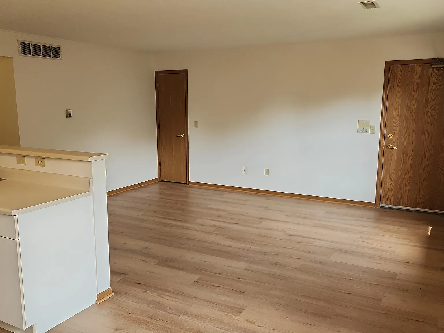 2 bed, $1,400 — Photo 3