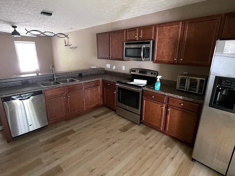 207 Grove Ln — Photo 4