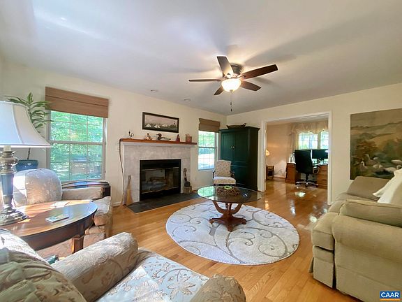 5th image of 16 Wildwood Dr