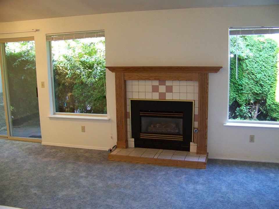 2nd image of 2353 Michigan St