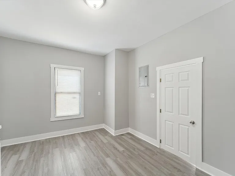 1020 W 37th St — Photo 14