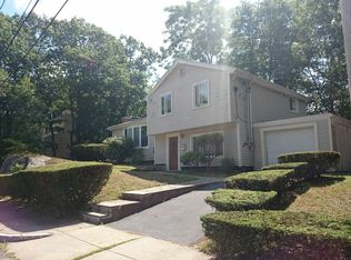 9 Hackensack Ct, Chestnut Hill, MA 02467