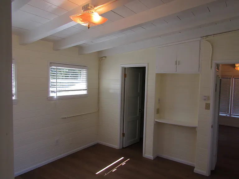 404 E Locust Ave — Photo 20