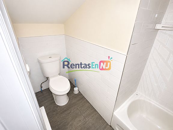 5th image of 99 Alexander St #3A