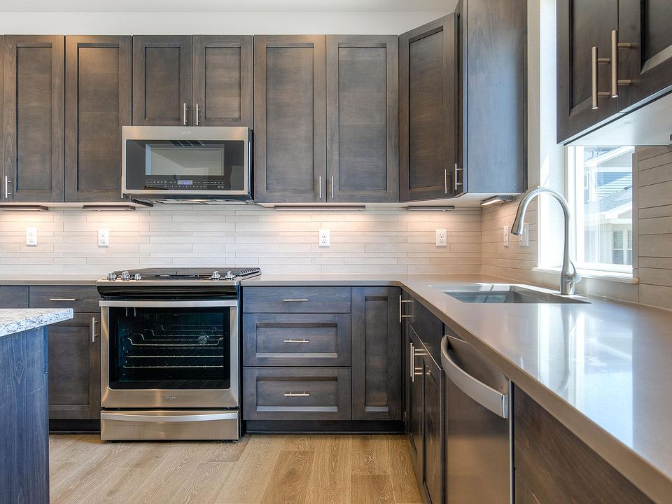 Kitchen with upgraded appliances and stone