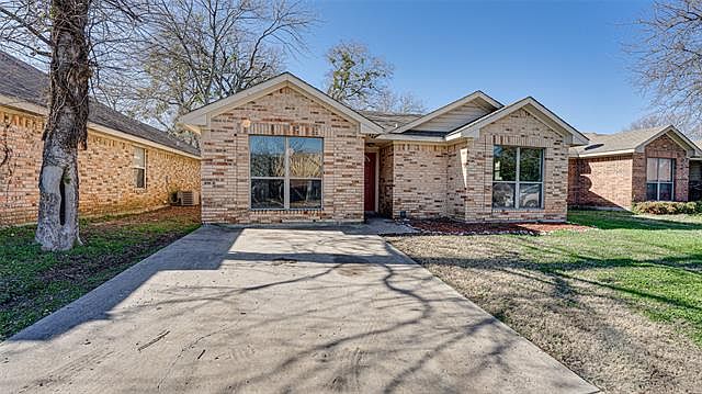 1st image of 107 Pecan Holw