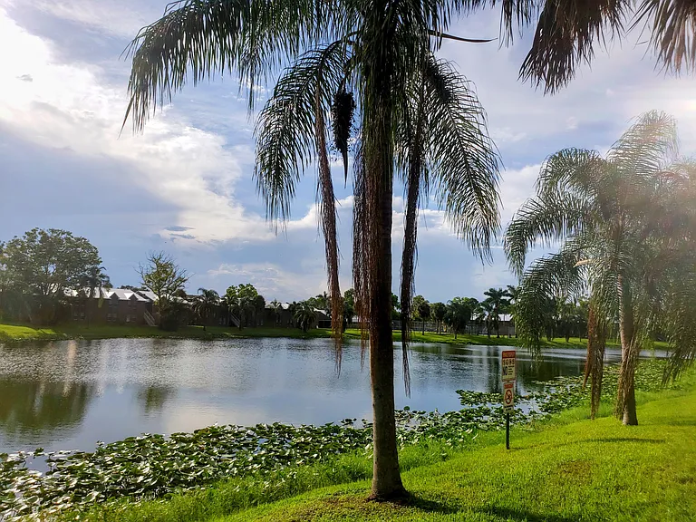 Lake View Villas — Photo 36