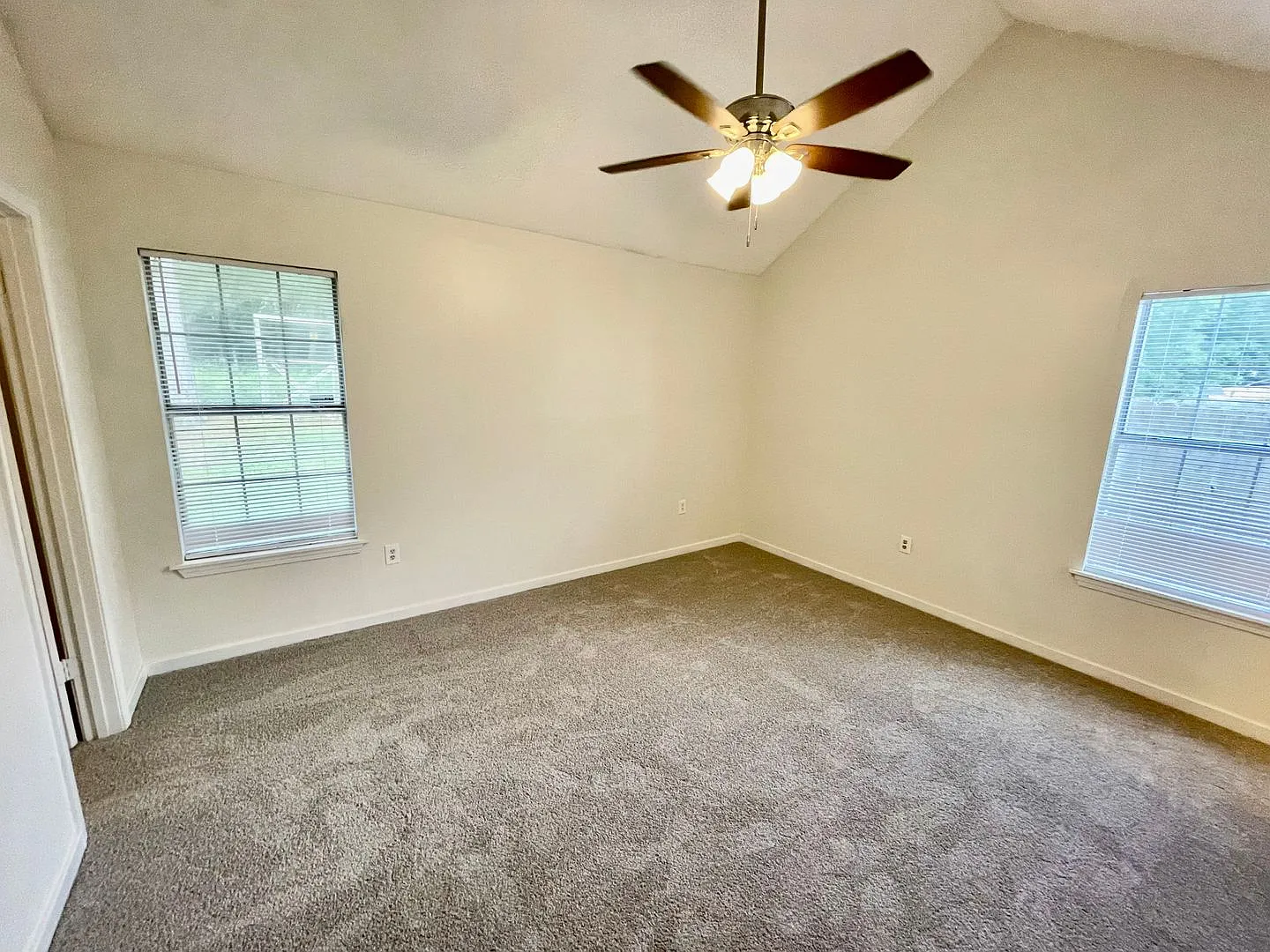 3/2 With Large Office Available in Brandon! — Photo 2
