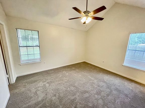 2nd image of 2007 Red Oak Dr