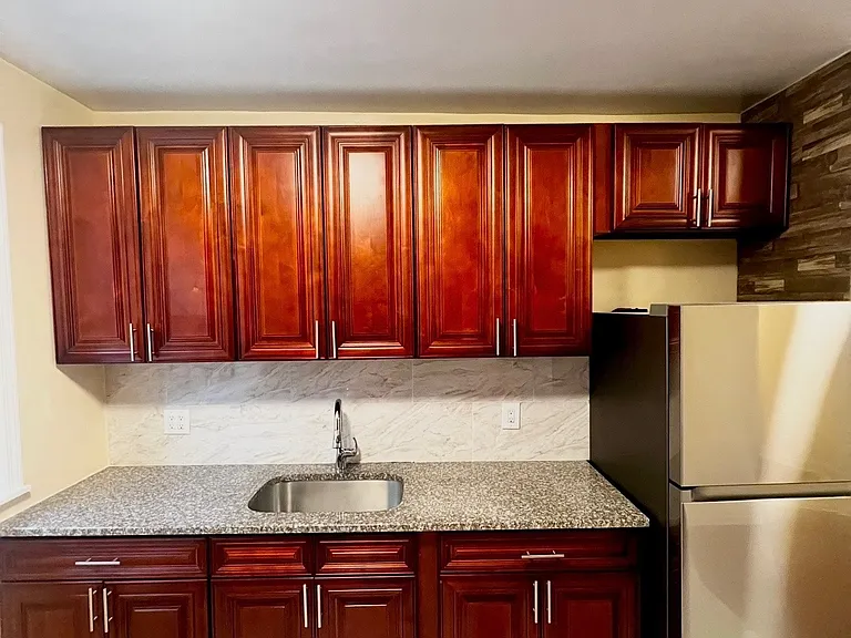Colonial Ave — Photo 2