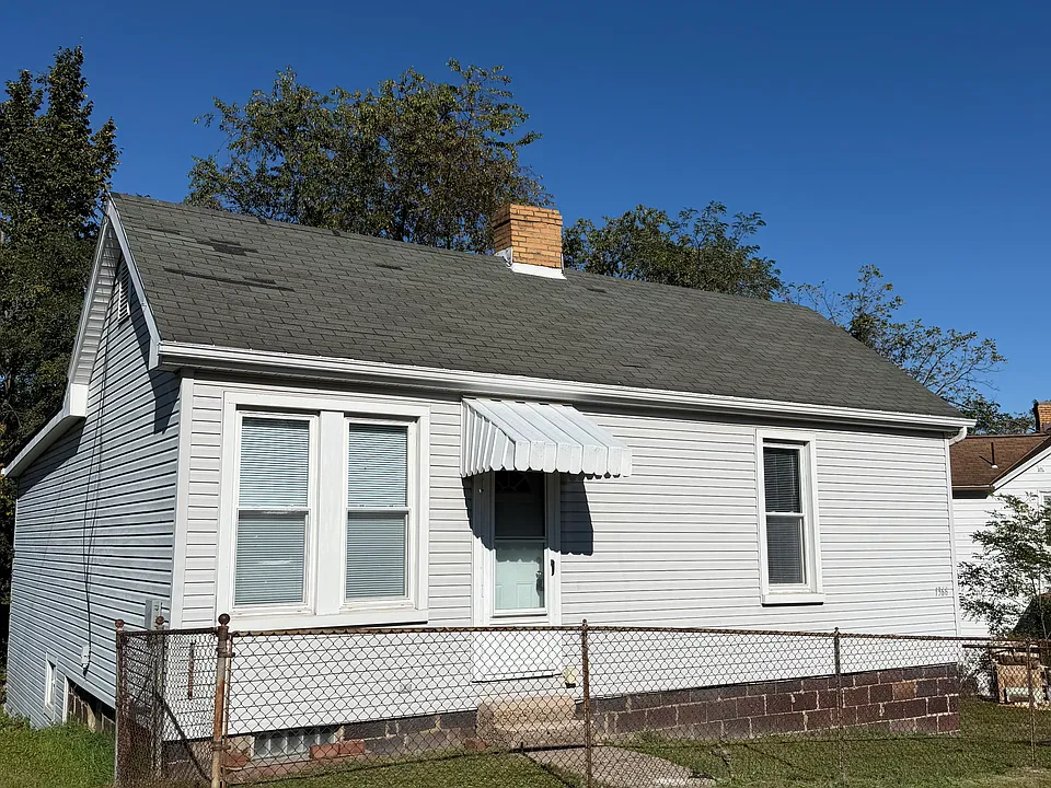 1366 Center St