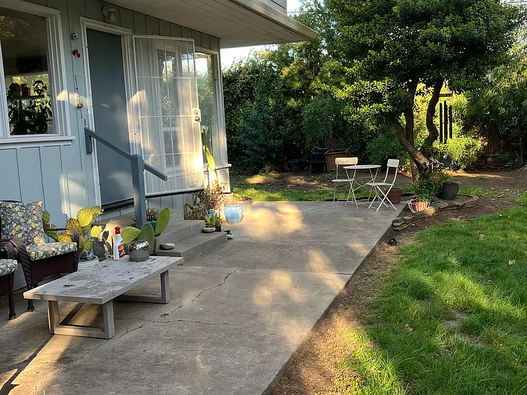 601 Kindred Ln #B — Photo 2