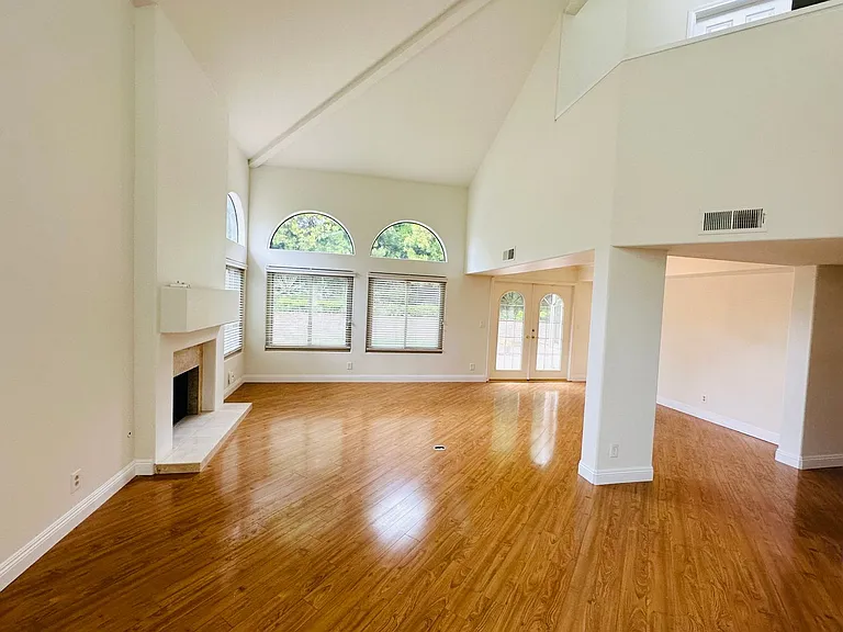 6635 Soaring Dr — Photo 5