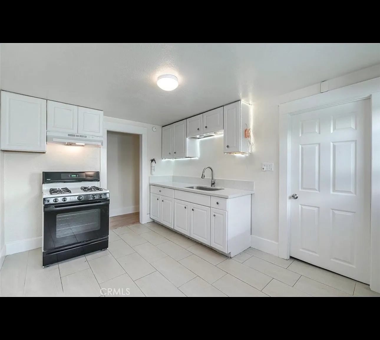 2 bed, 700 sqft, $2,400 — Photo 4