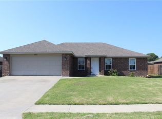 502 Eagle Dr, Gravette, AR 72736