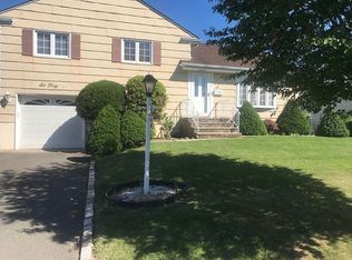 641 Fairway Rd, Linden, NJ 07036