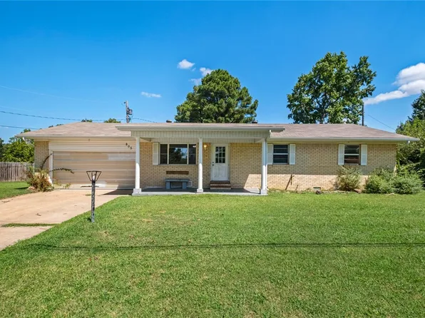 805 Lakeview Dr, Rogers, AR 72756