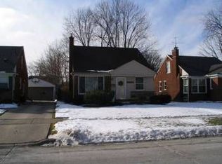 21674 Newcastle Rd, Harper Woods, MI 48225