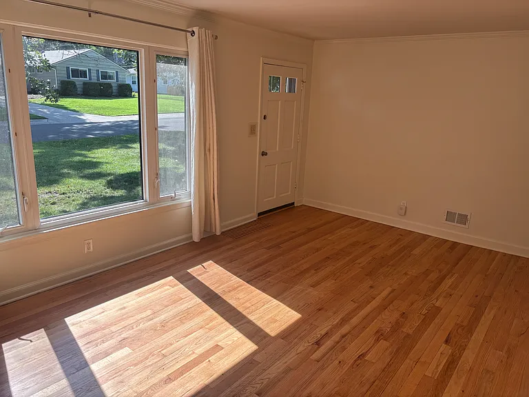7604 Briar St — Photo 5