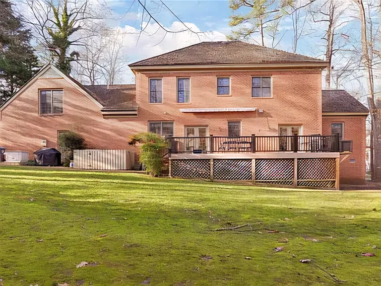 125 Woodmere Ct — Photo 2