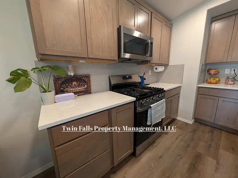 1574 Kenyon Rd — Photo 6
