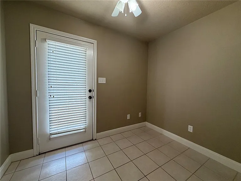 413 Cold Spring Dr — Photo 14