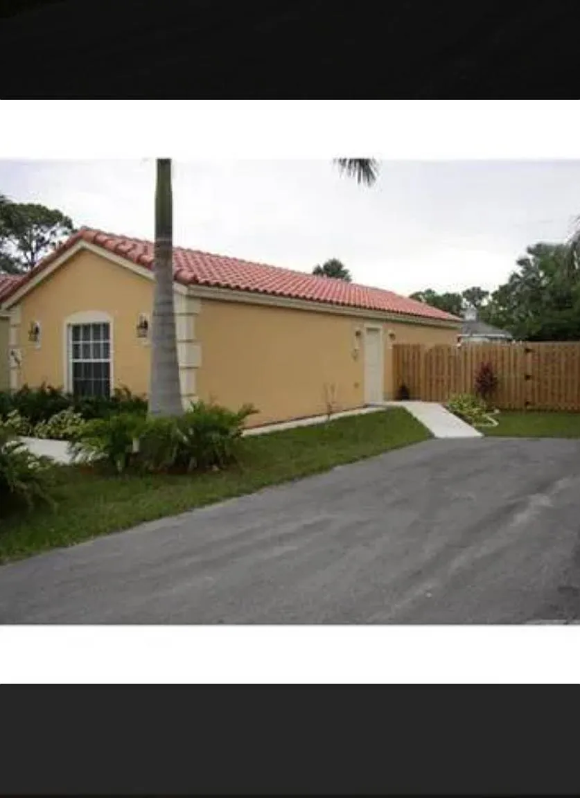 2 bed, 1075 sqft, $2,200 — Photo 1