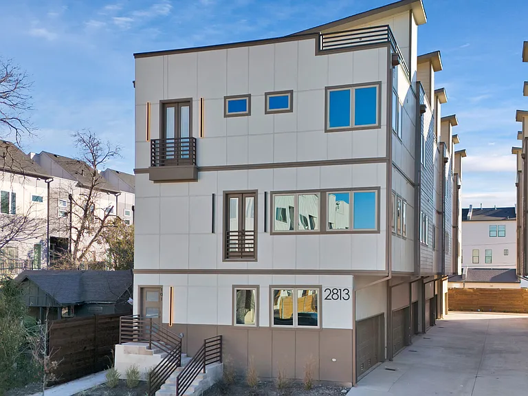 2815 Weisenberger St #201 — Photo 31