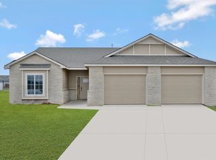 3003 N Susan Ln, Mulvane, KS 67110