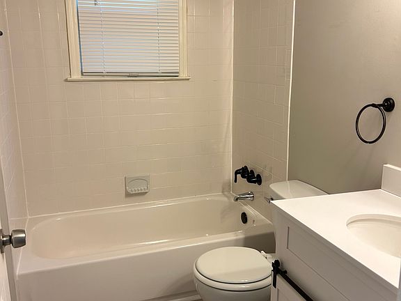 4th image of 669 McPherson Dr #2