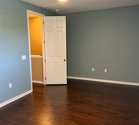 4th image of 1984 Saffron Ct