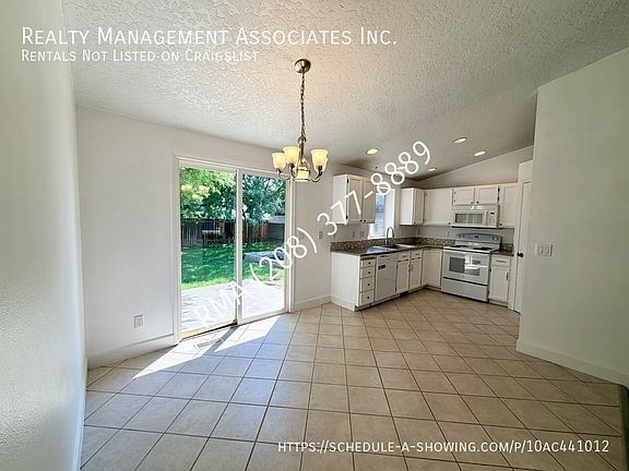 4th image of 2717 E Sandgate Ave