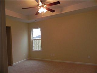 4th image of 2812 Wyndham Dr