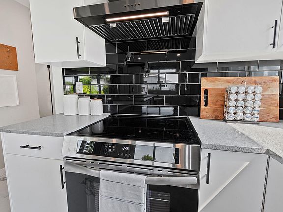 3rd image of 4723 105th St NW