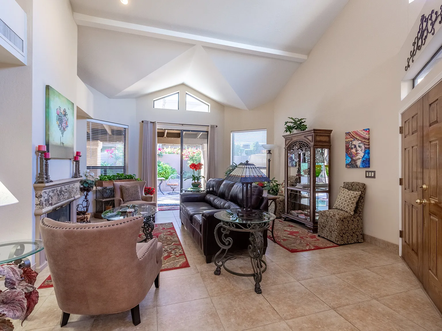 3 bed, 1980 sqft, $3,500 — Photo 3