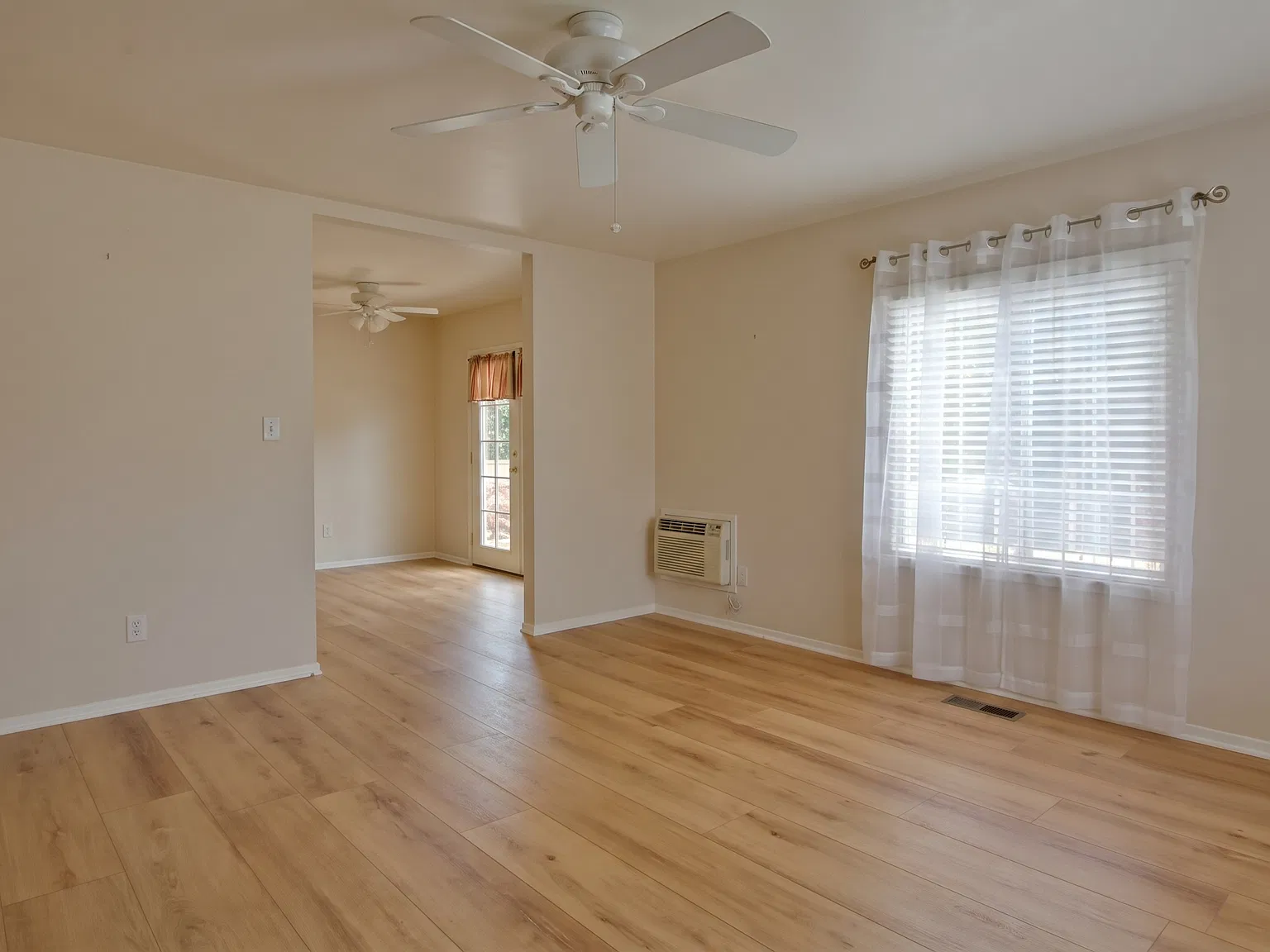 1 bed, 950 sqft, $2,600 — Photo 2