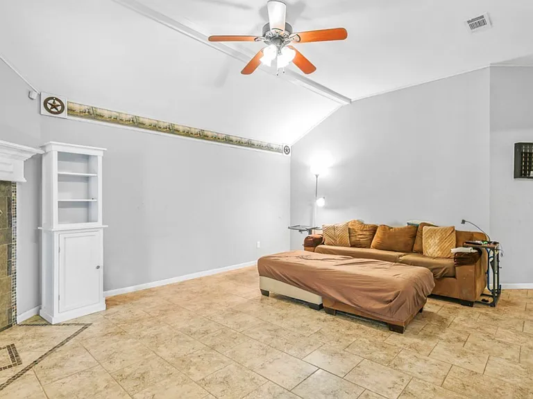 3822 Westfield Dr — Photo 2