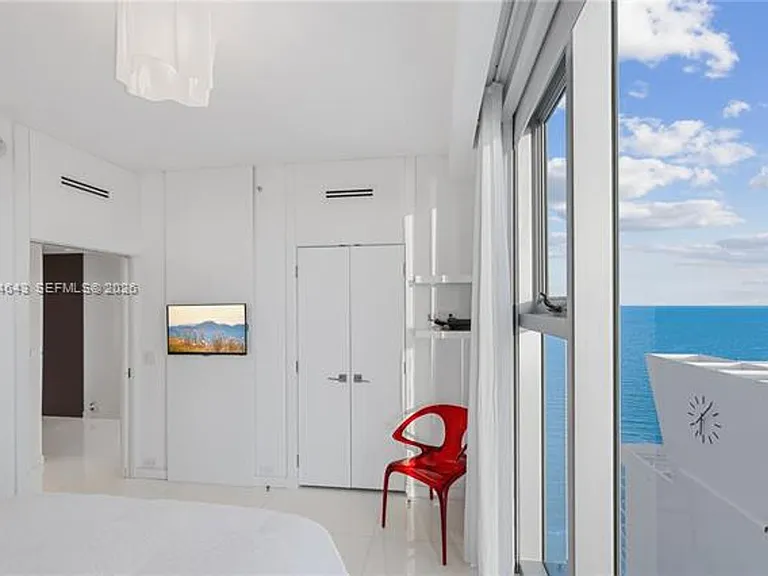 6899 Collins Avenue Cu #2208 — Photo 40