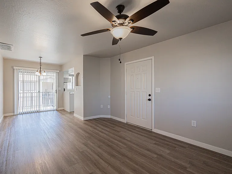 2 bed, 1.0 bath, 816 sqft, $1,350 — Photo 7