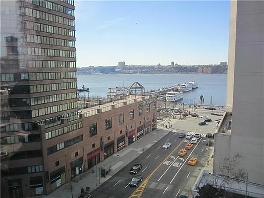 Sold by R New York | media 20