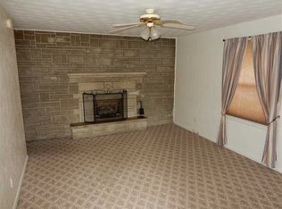 907 2nd St, Lincoln, IL 62656